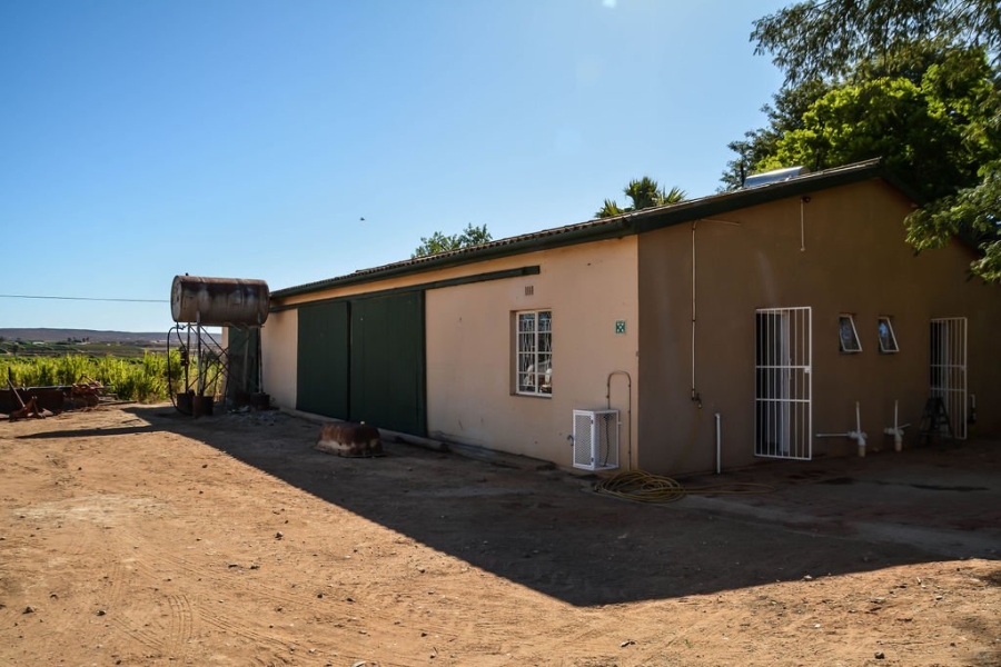 5 Bedroom Property for Sale in Vredendal Rural Western Cape